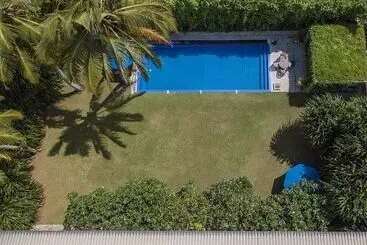 Hotel Saffron And Blue