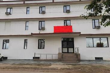 فندق Goroomgo Ambikalia Palace Agra