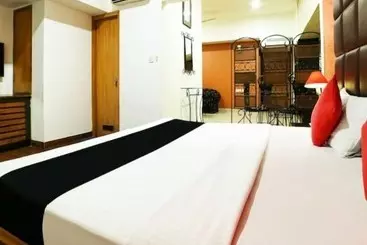 Hotel The Taksonz
