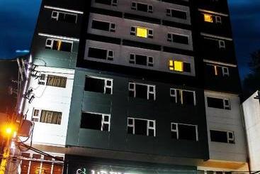 Отель Brentwood Suites