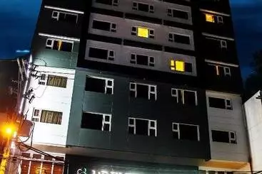 هتل Brentwood Suites