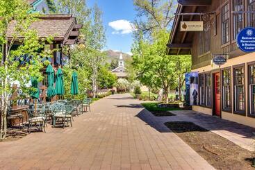 Hotel New Village Center