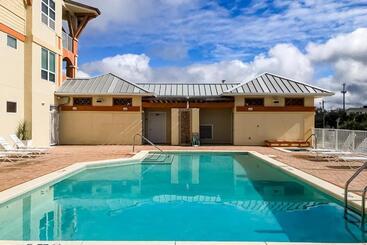 Hotel Brown Eyed Girl