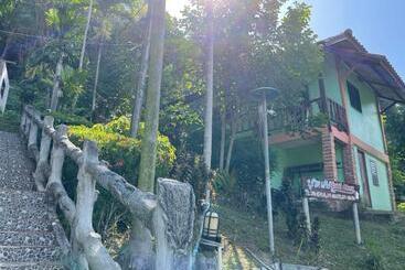 Pansiyon Chalisa Bukit House Lanta