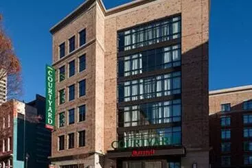 Отель Courtyard By Marriott Richmond Downtown