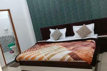 펜션 Shree Gorakhnath Guest House