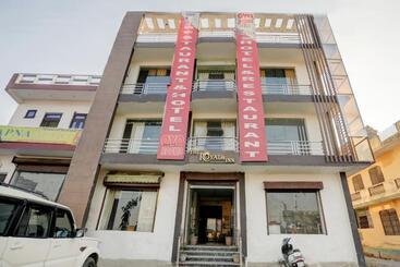 Super Hotel O The Royals Inn