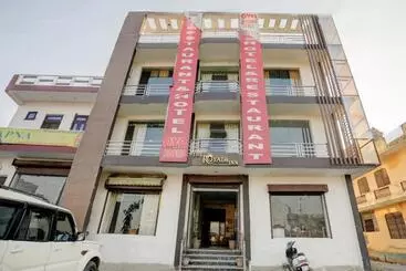 Super Hotel O The Royals Inn
