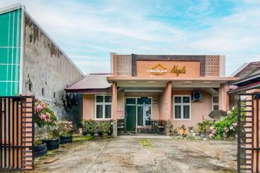 Hotel Spot On 91875 Nayla Homestay Syariah Near Koro Koro Panam, Karaoke, Pool, & Cafe