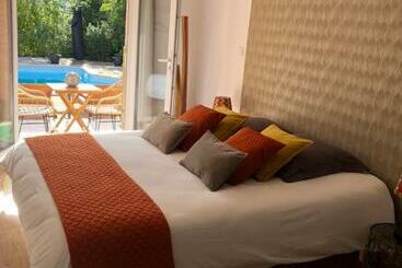 بنسيون Le Mas Victoria   Chambres D Hôtes Avec Table D Hôtes Parking Privé Fermer