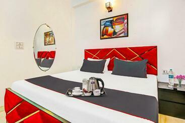 Hotel Collection O Decent Nest Near Nawada Metro Station