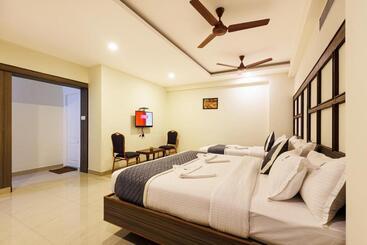 Hotel Comfort Park   Opposite Sri Ramachandra Medical College Porur
