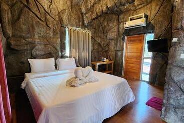 Kurort  บ้านไร่ วรรณ วาลย์ รีสอร์ท