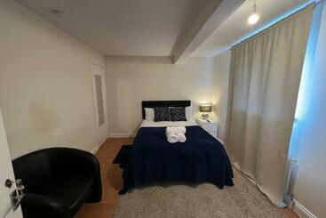 Bed and Breakfast Shared House In Chakeshill Drive