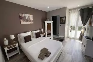 Aamiaismajoitus (B&B) Chez Saliha Et Serge