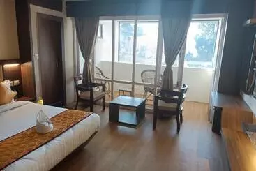 Golden Peaks Hotel & Restaurant