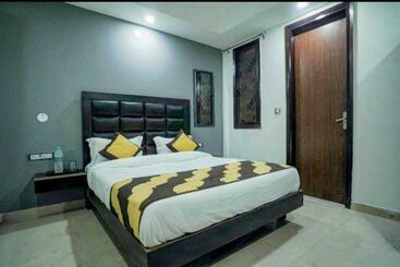 호텔 Pop 701186 Lajwanti Dlx