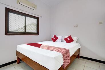 Hotell Oyo 91773 Ab Homestay