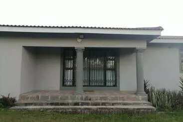 Majatalo Queens And Kings Lodge