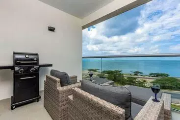 هتل آپارتمان Breath Taking Beach Front Views Condo Eagle Beach