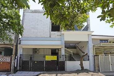 هتل Oyo 91746 Kost Sedati Syariah