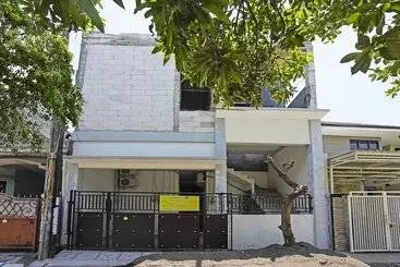 ホテル Oyo 91746 Kost Sedati Syariah