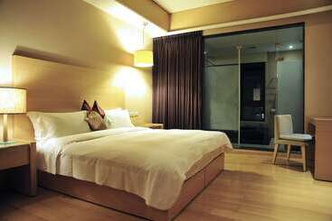 هتل Crownshine Resort