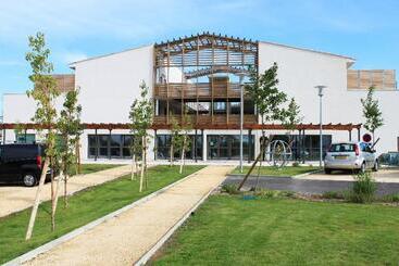 هتل Adonis Aix En Provence