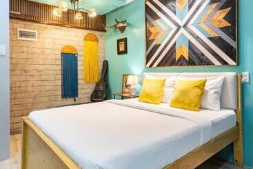 Rain Airport Bed And Breakfast