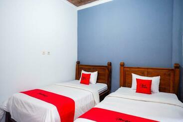 בית מלון כפרי Reddoorz At Pakuncen Malioboro Yogyakarta