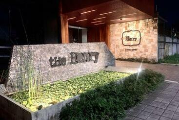 The Henry Hotel Roost Bacolod