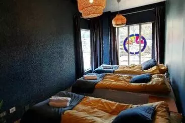 تختخواب و صبحانه The Bank Sleeping Guesthouse