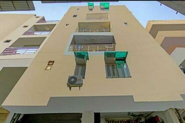 Hotelli Spot On 93305 Shaurya Guest House