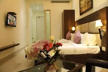 ホテル Bhawna Clarks Inn Agra