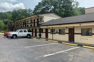 בית מלון כפרי Economy Inn