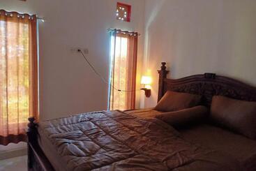 Bed and Breakfast Sekumpul Local House