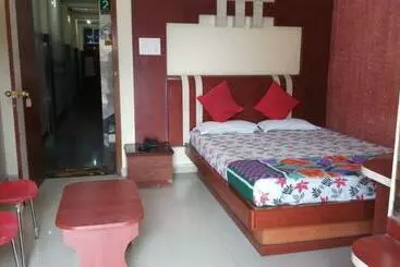 هتل Goroomgo Jagannath Lodge Puri Near Jagannath Temple & Grand Road   Travelers Recommended