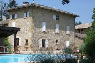 Bed and Breakfast Le Lavoir De Meziat