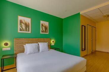 Отель Hôtel De La Tour