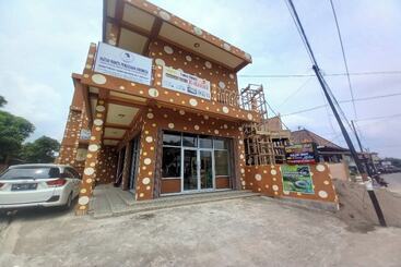 Szálloda Oyo 90731 Ekreasi Home