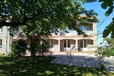 בית מלון כפרי Résidence Hôtelière Du Magnoac