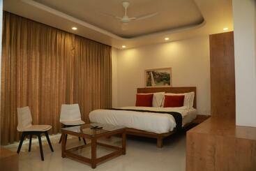 Hotel The Orange Flag, Phulambri