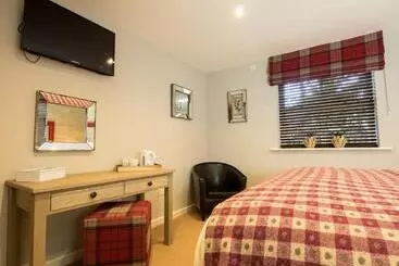 Отель The World S End Northampton