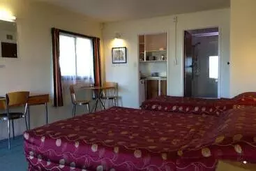 מוטל Bay Sands Seafront Studios