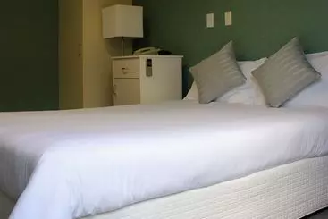 מוטל Parkside Lodge