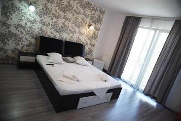 پانسیون Casa Rares & Karina