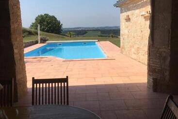 ベッドアンドブレックファースト Bellegarde