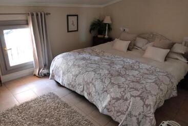 Les Penyetes Boutique Bed And Breakfast