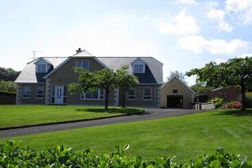 Muff Village Bed & Breakfast