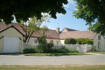 Bed & Breakfast Les Glycines De Bougy